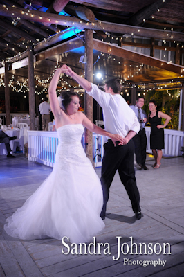 Best Lakeside wedding at Paradise Cove in Orlando, Florida - Wedding photographer - Sandra Johnson (SJFoto.com)